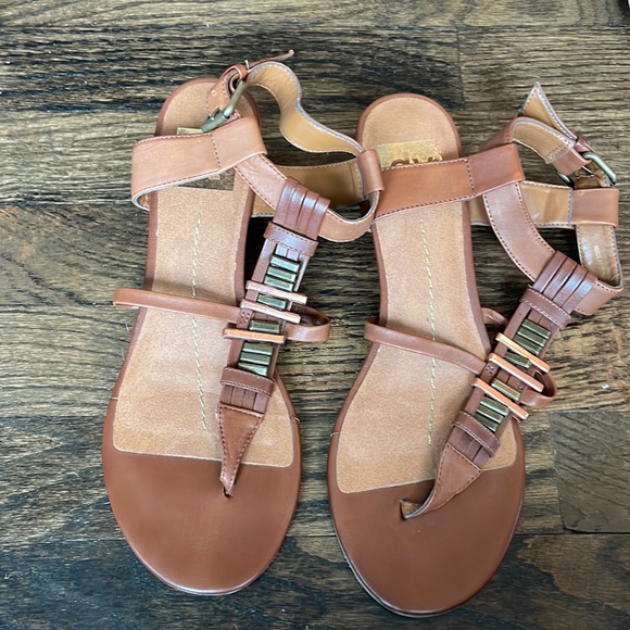 Dolce Vita summer sandals size 7.5 barely worn - Picture 1 of 2
